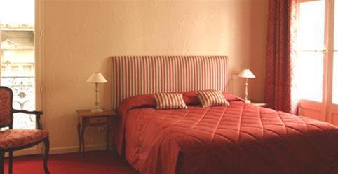 D'aragon - Place De La Comedie Hotel 3*