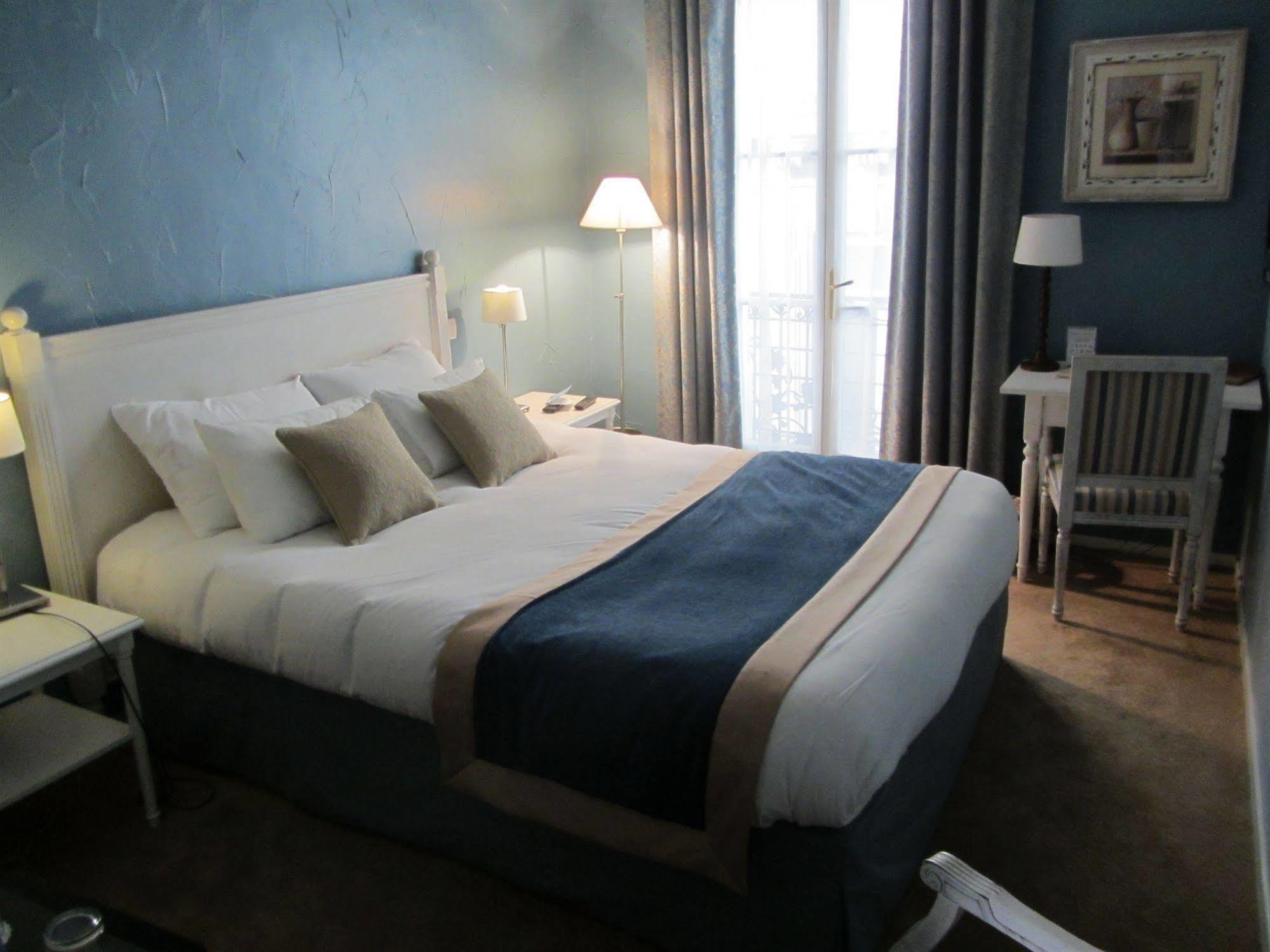 D'aragon - Place De La Comedie 3*