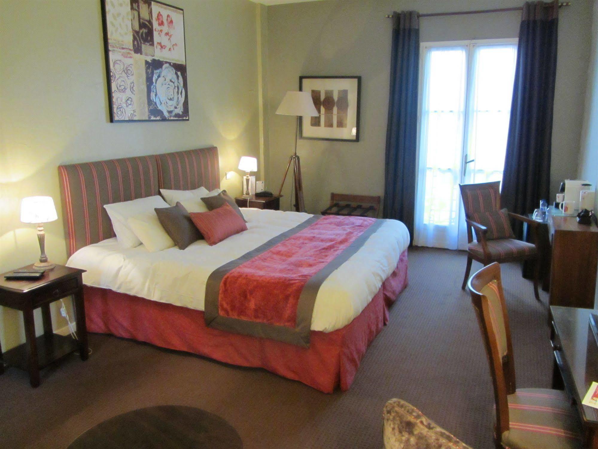 D'aragon - Place De La Comedie Hotel